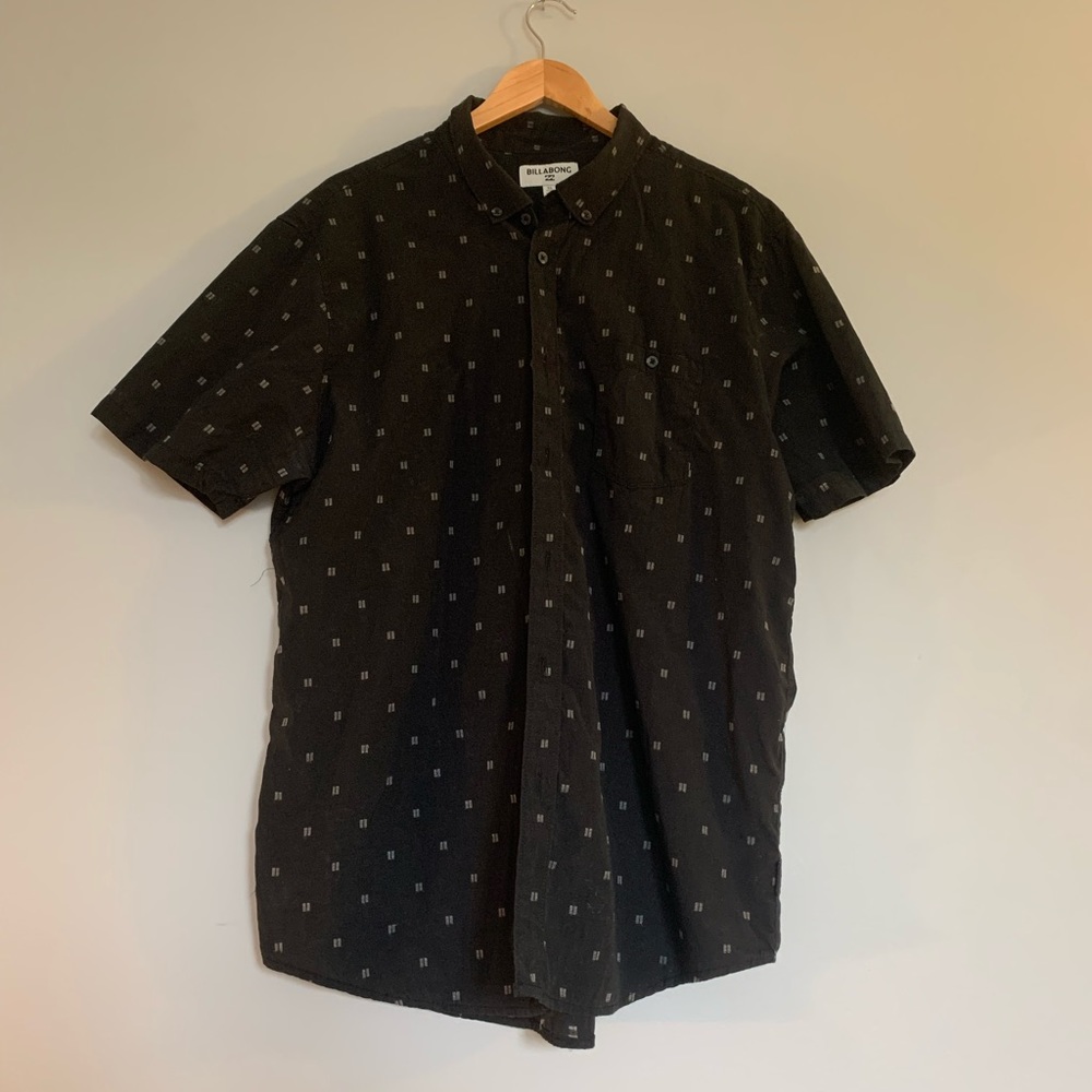 Men’s XL billabong short-sleeves button down